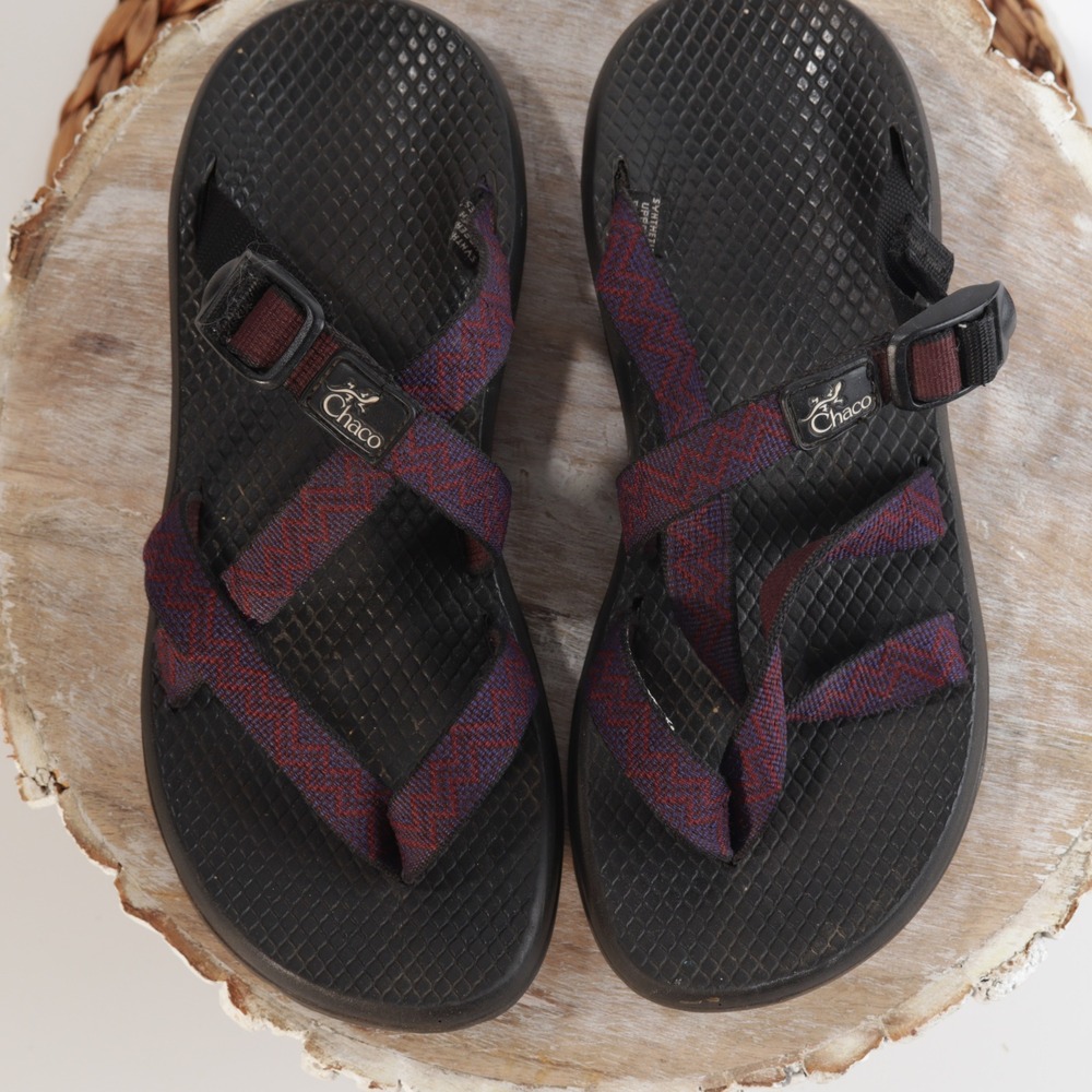 Chaco Z2 Classic Sport Sandals Womens 9 Red Purple Geometric Strappy Toe Loop